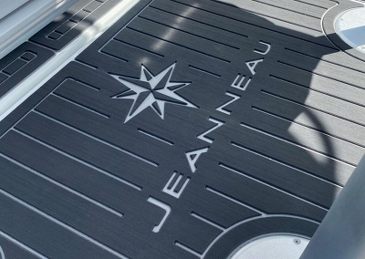 Jeanneau Cap Camarat 9.0 WA / Steel Grey on Winter Grey