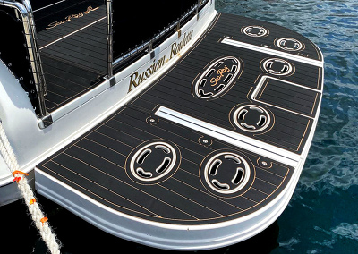 Sea Ray 480 / Black on Teak